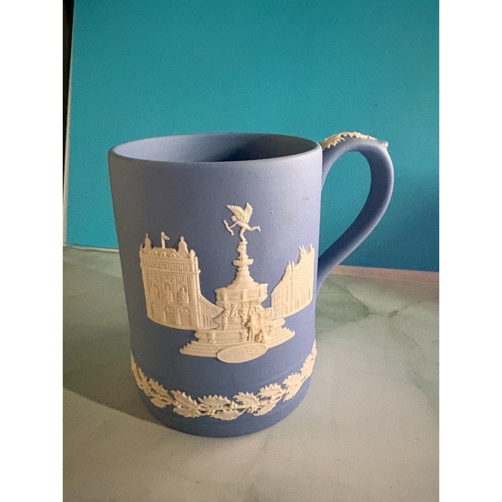 Vintage Wedgwood Jasperware Mug Piccadilly Circus Christmas 1971 Blue Stoneware